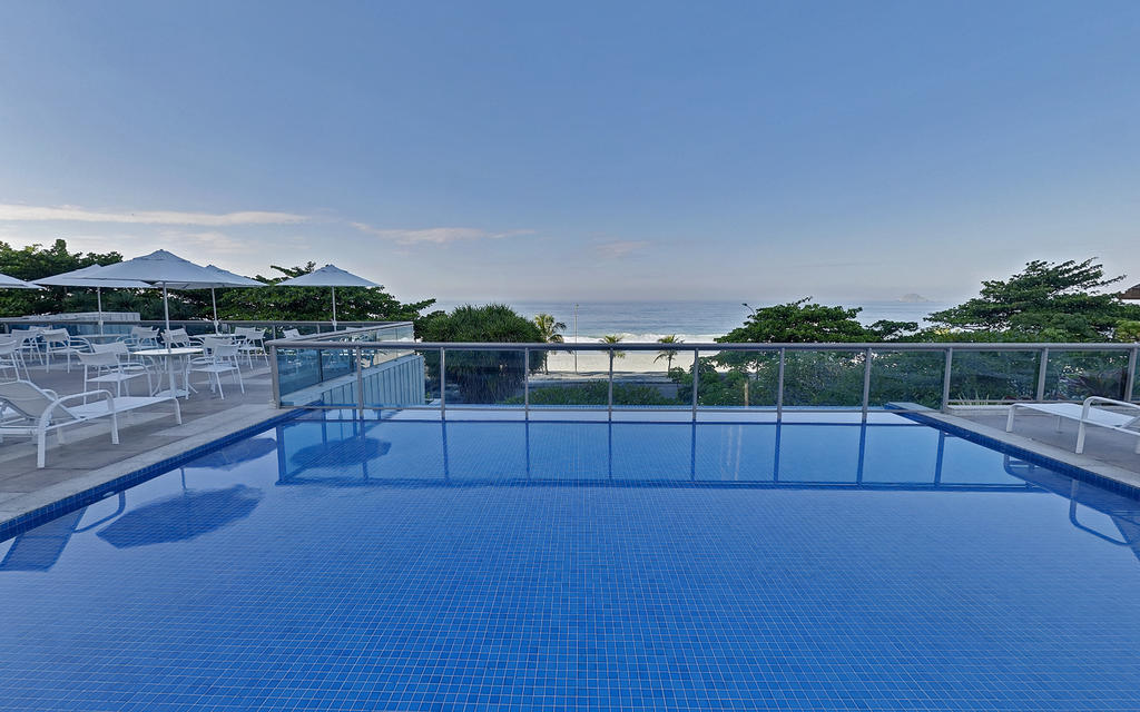 Hotel Pullman Rio De Janeiro Sao Conrado Exterior foto Rooftop pool at the hotel