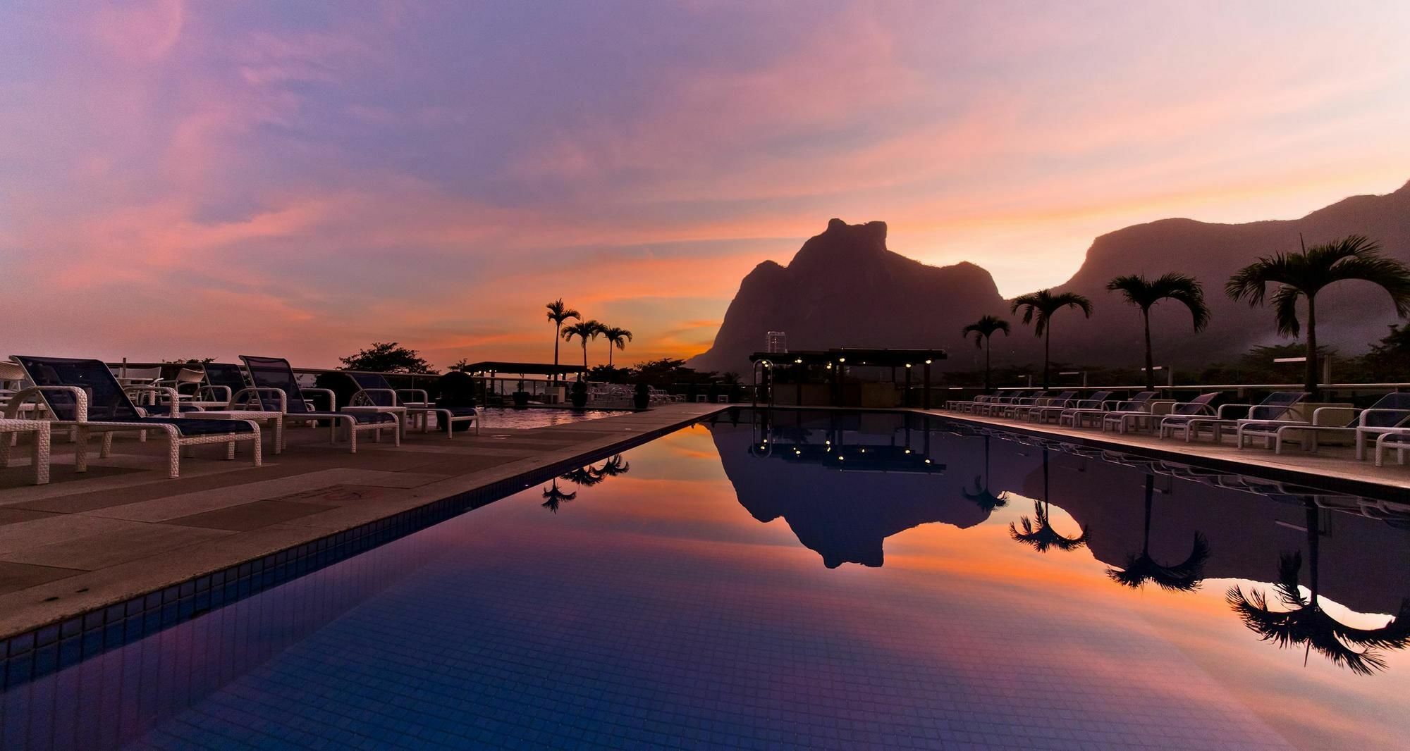 Hotel Pullman Rio De Janeiro Sao Conrado Exterior foto Sunset at the Hotel